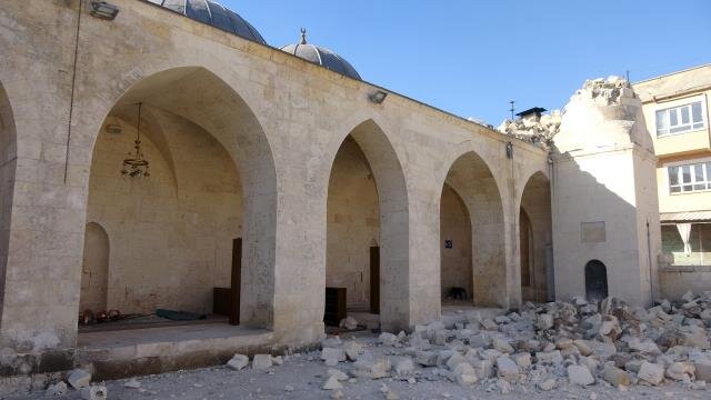 700 illik məscid də yerlə-yeksan oldu - FOTO-VİDEO