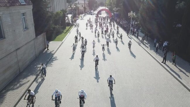 Yevlaxda velosiped yarışı keçirilib