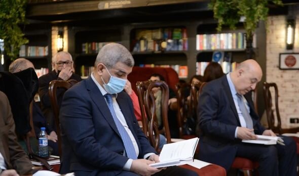 "Məhşər divanı: Yalanın 17 anı": Fəlsəfə doktoru sənədli romanının təqdimatını keçirdi - FOTO