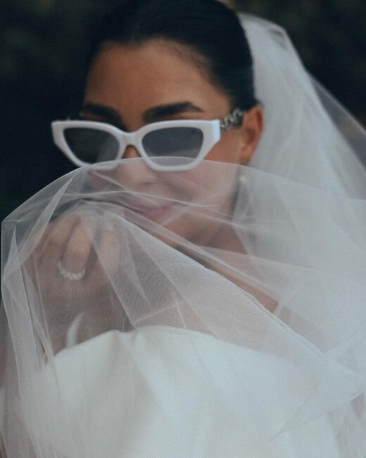 Evliliklərinin 15-ci ilində gəlinlik geyindi - Fotolar