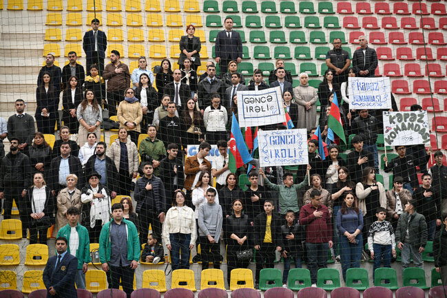 Prezidentin qızları və gəlini minifutbol turnirini izlədi - Fotolar