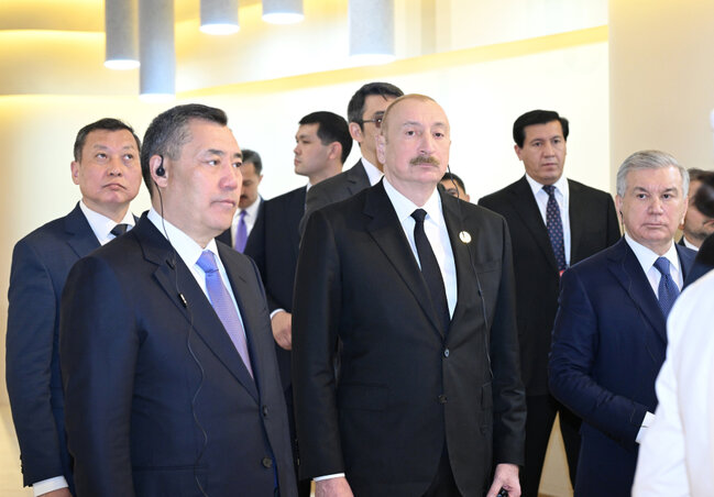 Prezident həmkarları ilə Türküstanı gəzdi - Fotolar
