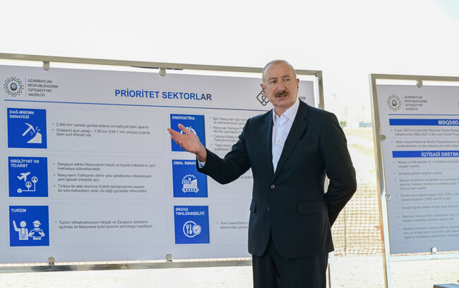 Prezident yeni elektrik avtobuslarına mindi - Fotolar