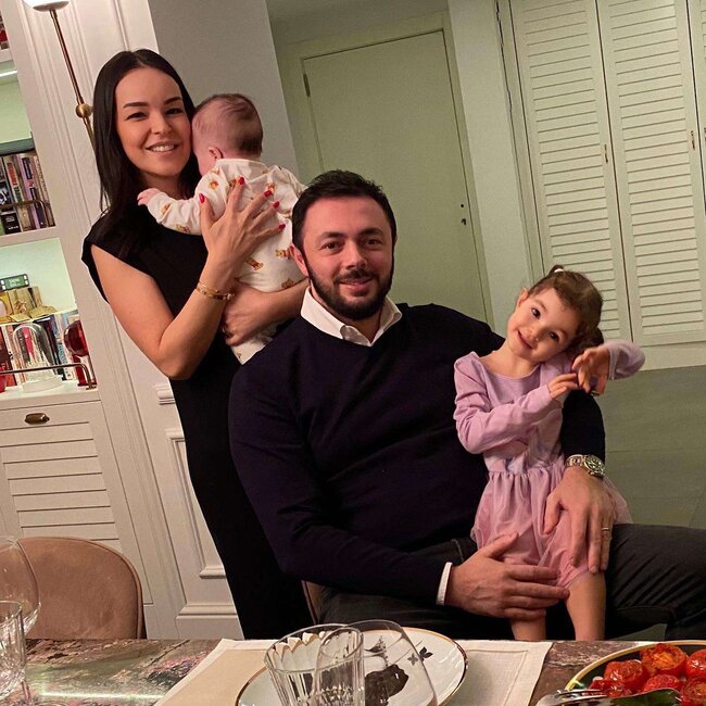 Bengüdən övladları ilə birgə tətil pozaları - FOTO