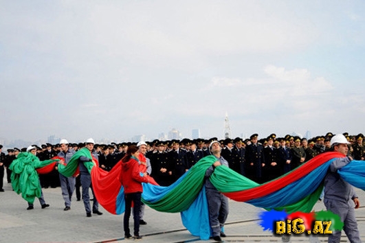 Ən böyük bayrağımız havaya qaldırıldı - FOTO