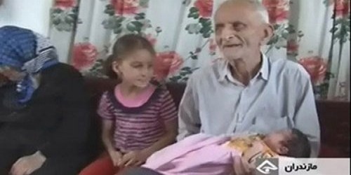 108 yaşlı qoca ata oldu - Video