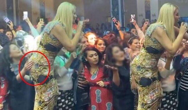 Fanatı səhnədə arxasına toxundu, müğənni özünü itirdi - FOTO
