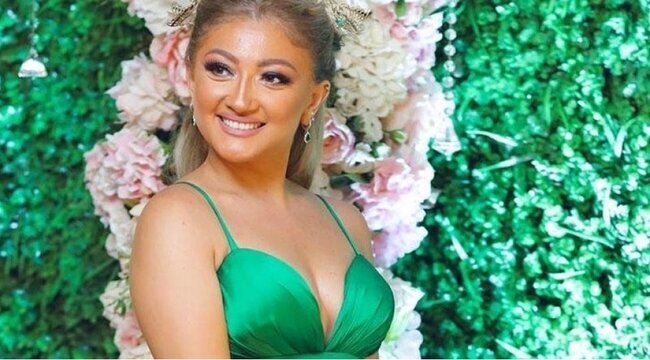 Zümrüd "kupalnik"də FOTOLARINI yayıb, şərhi bağladı