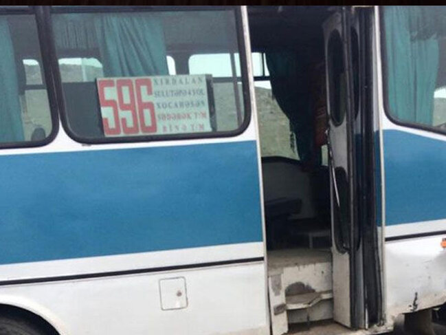"Sədərək" Ticarət Mərkəzində avtobus və minik avtomobili toqquşub, 2 nəfər xəsarət alıb - FOTO