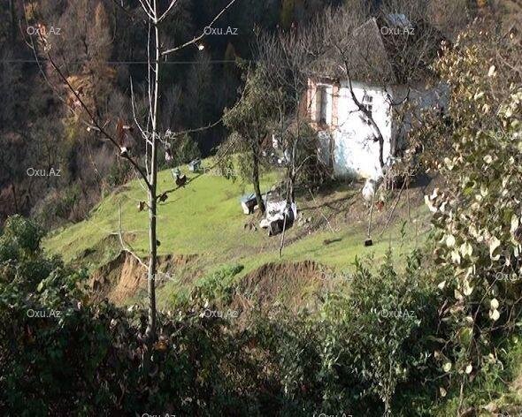 Azərbaycanda torpaq sürüşməsi oldu - Ağaclar torpaq altında qaldı - FOTO