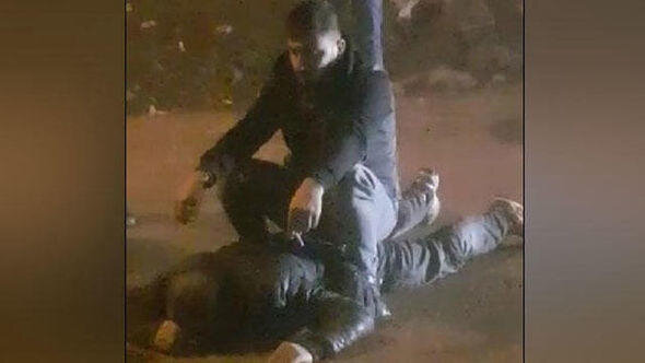 Oğrunu yerə yıxıb polislər gələnə qədər üstündə oturdu - FOTO