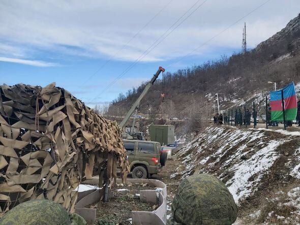 Rusiya sülhməramlıları Xankəndi yoluna konteynerlər yerləşdirdilər