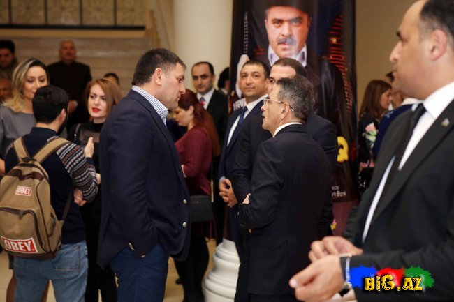 Bu gün ad günü olan Füzuli Musayev qala gecəsində - FOTOLAR