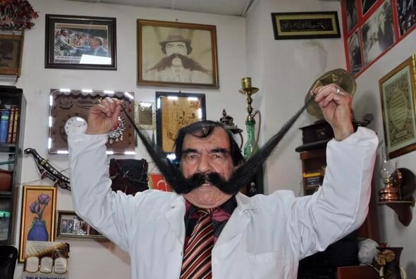 60 ildir bığını kəsmir - FOTO