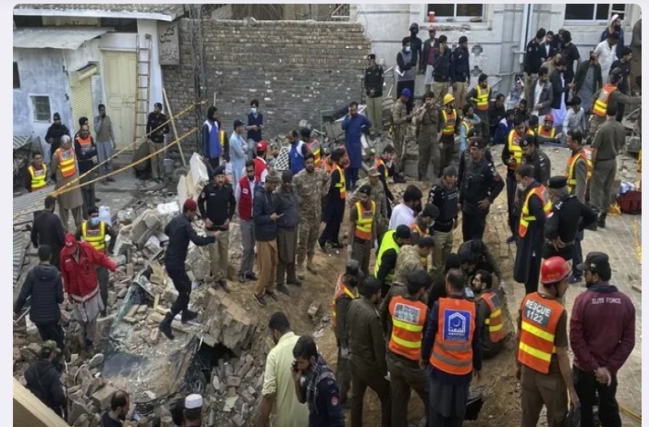 Pakistanda cümə namazında PARTLAYIŞ: 31 nəfər öldü