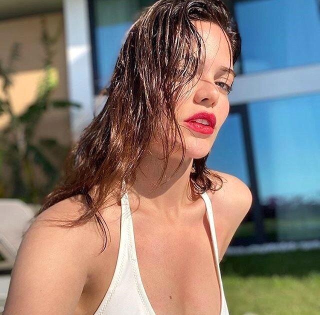 ''Bir zamanlar Çukurova''nın Züleyxası bikinili FOTOsu ilə gündəmdə