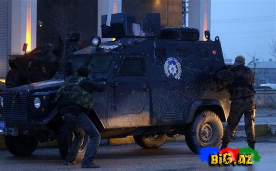 Türkiyədə silahlı şəxs 7 nəfəri girov götürdü - VİDEO