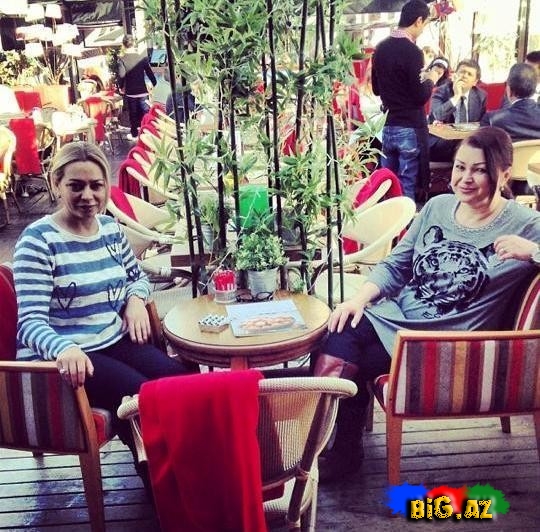 Firəngiz Mütəllimova və bacısı İstanbulda – FOTO