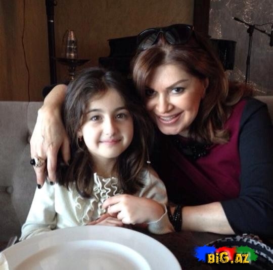 Sənubər İsgəndərli nəvəsi ilə - FOTO