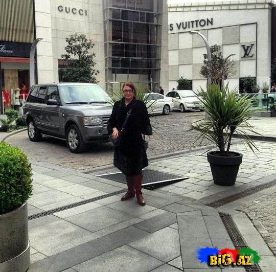 Firəngiz Mütəllimova və bacısı İstanbulda – FOTO