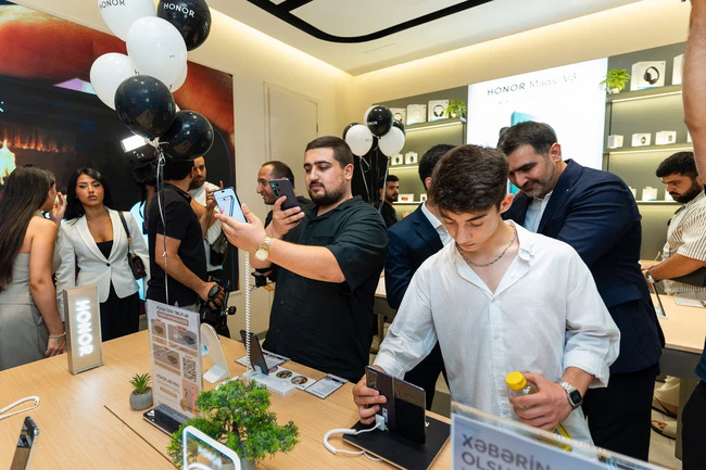 HONOR Azərbaycanda ilk rəsmi brend mağazasını açdı