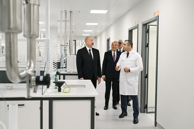Prezident dərman istehsalı müəssisəsinin açılışında - Fotolar