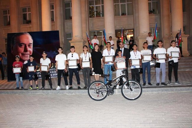 Yevlaxda velosiped yarışı keçirilib