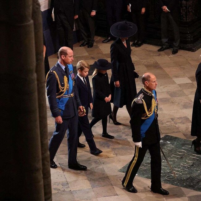 Kraliçanın dəfnində Diana izləri...