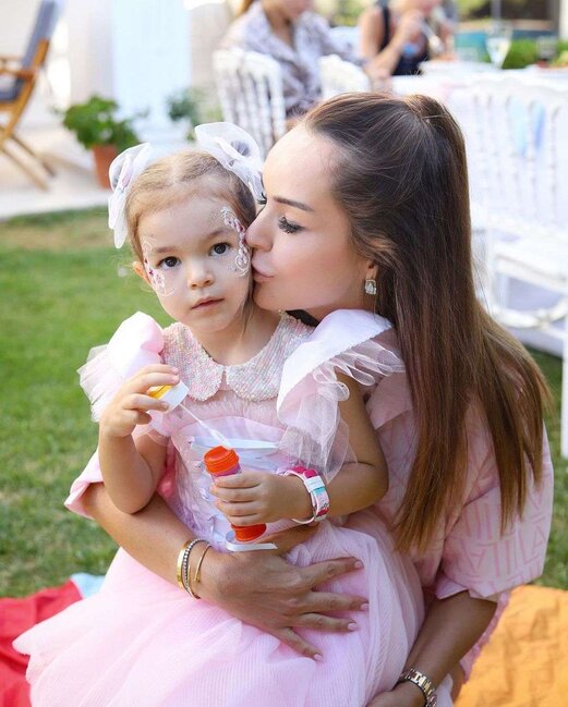 Bengüdən övladları ilə birgə tətil pozaları - FOTO