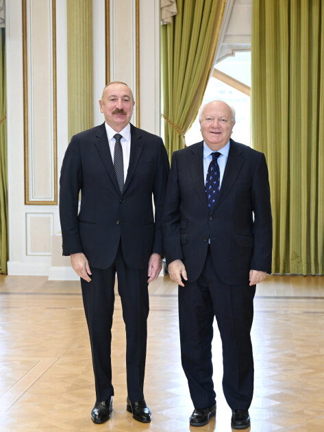 İlham Əliyev qəbullar keçirdi - Fotolar - Yenilənib