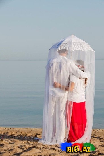 Elza Seyidcahanın qızı nişanlısı ilə fotosessiya etdirib - FOTO