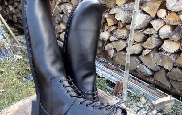 Koronavirusdan qorunmaq üçün ayaqqabı ixtira olundu - FOTOLAR