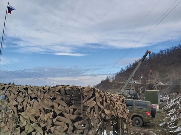 Rusiya sülhməramlıları Xankəndi yoluna konteynerlər yerləşdirdilər