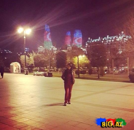 Aparıcı cütlük gecə gəzintisində - FOTO