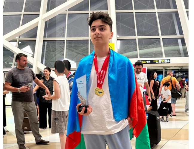 Bir evdə iki "ingilis": Azərbaycanlı bacı-qardaş Nyu-Cersidən dörd qızıl medal gətirdi