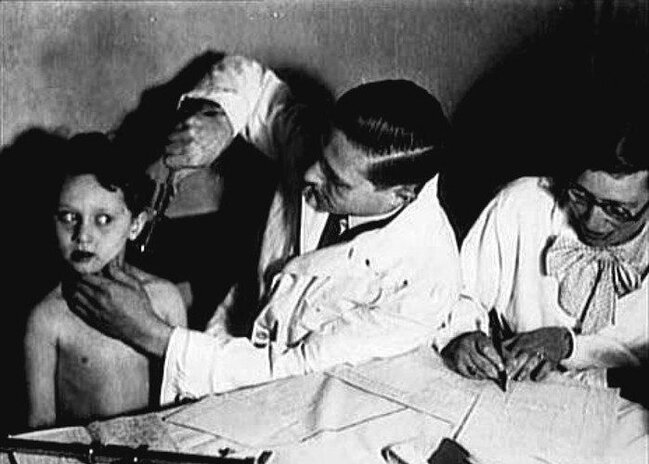 Cəzasız qalan sadist "ölüm həkimi" – Yozef Mengele əsirlər üzərində dəhşətli sınaqlar aparırmış