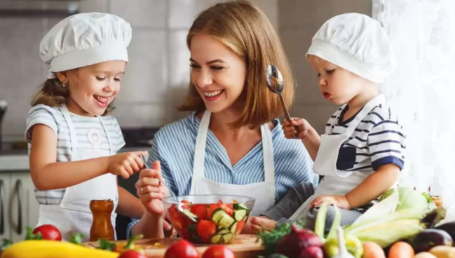 Uşaqlardan ahıllara qədər: Qidalanma standartlarının ictimai faydası