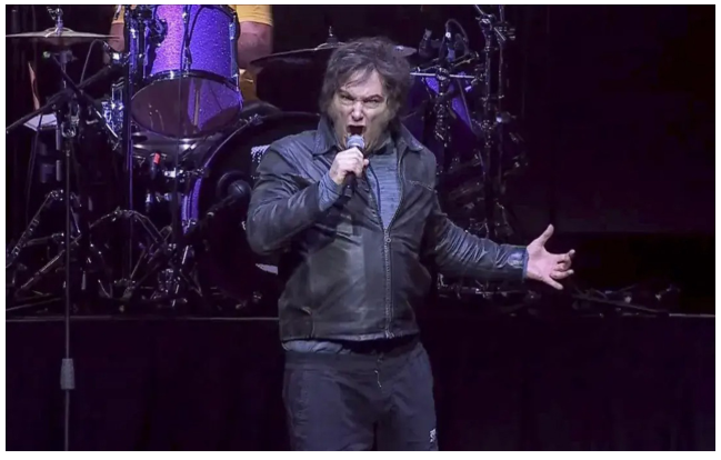 Yeni kitabını rok konserti verərək təqdim etdi - Video