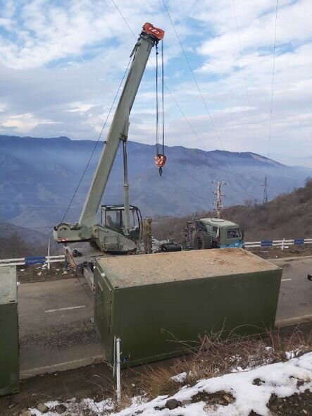 Rusiya sülhməramlıları Xankəndi yoluna konteynerlər yerləşdirdilər