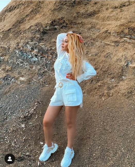 Türkan QISA ŞORTİKDƏ - FOTO