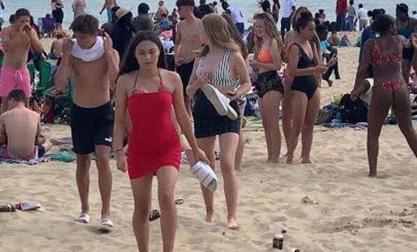 15 yaşlı qızı dənizdə zorladı - Topu oğlanın yanına düşdü.... - FOTO