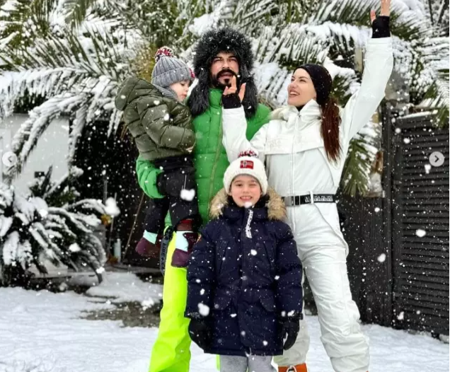 Fahriye Evcen və Burak Özçivitdən göz oxşayan qar kombinasiyası gündəm oldu