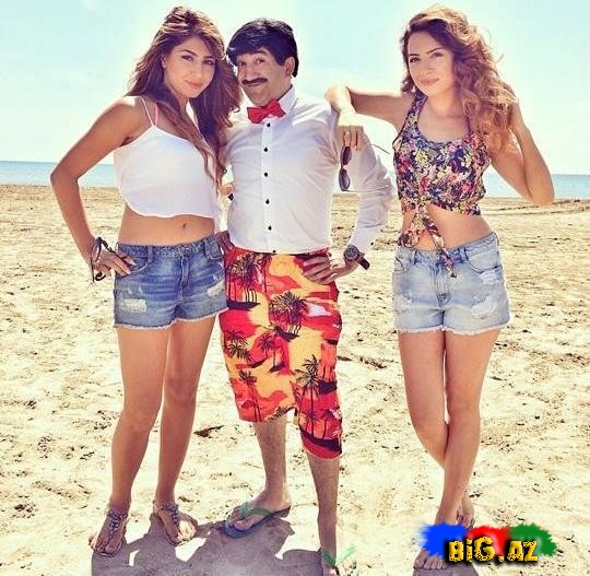 ATV-nin aparıcıları göbəyiaçıq libasda - FOTO