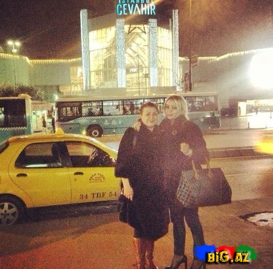 Firəngiz Mütəllimova və bacısı İstanbulda – FOTO