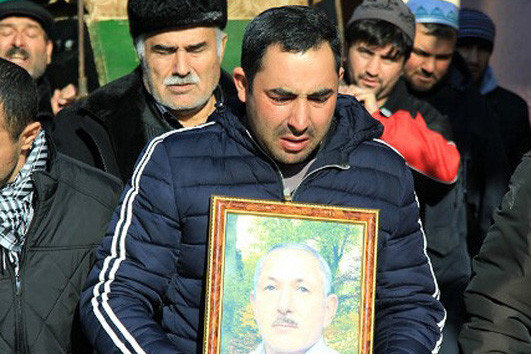 Ata bizi tək qoyub hara gedirsən? - FOTO-VİDEO