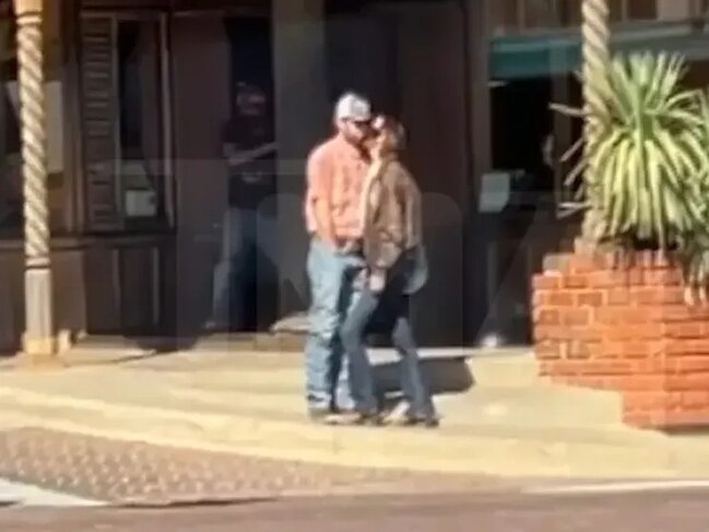 Bella Hadid 4 aydan sonra yeni sevgili tapdı - Foto