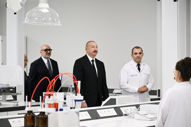Prezident dərman istehsalı müəssisəsinin açılışında - Fotolar