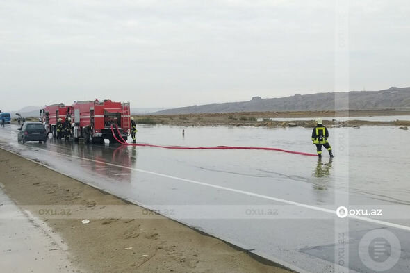 Azərbaycanda su basan magistral yolda nəqliyyatın hərəkəti tam bərpa olundu - YENİLƏNİB + FOTO/VİDEO