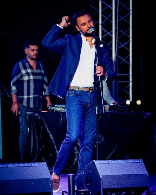 Alişan Bakı konsertində "Qarabağ maralı"nı canlı oxudu