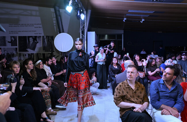 Alyona Əliyeva moda nümayişini izlədi - Fotolar